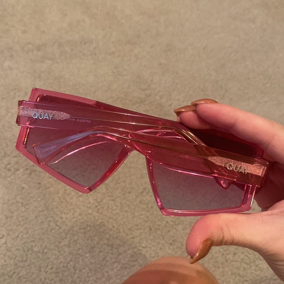 QUAY space age 111 pink glasses. Worn once. - Picture 2 of 4